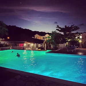 superbe-studio-de-standing-a-800m-de-la-mer-des-caraibes.comcaribbean.com/